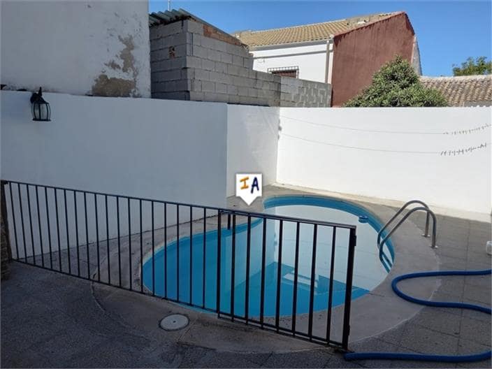 3 quarto Casa em Banda para venda em Priego de Cordoba com piscina - 108 000 € (Ref: 6365408)