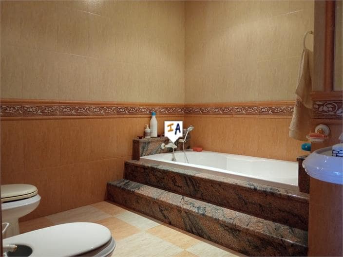 6 soveværelse Byhus til salg i Periana med garage - € 380.000 (Ref: 6440279)