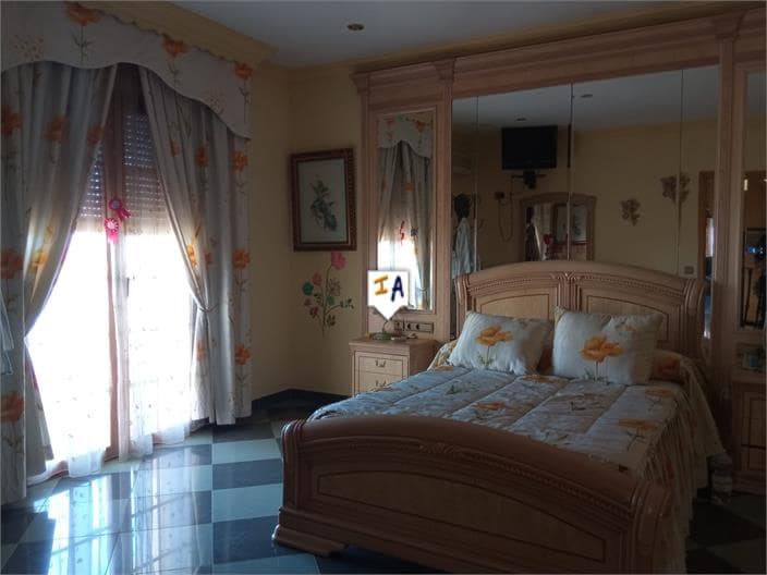 6 soveværelse Byhus til salg i Periana med garage - € 380.000 (Ref: 6440279)