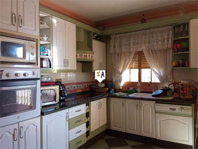 6 soveværelse Byhus til salg i Periana med garage - € 380.000 (Ref: 6440279)