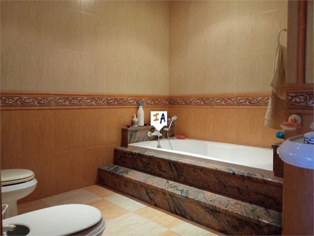 6 soveværelse Byhus til salg i Periana med garage - € 380.000 (Ref: 6440279)