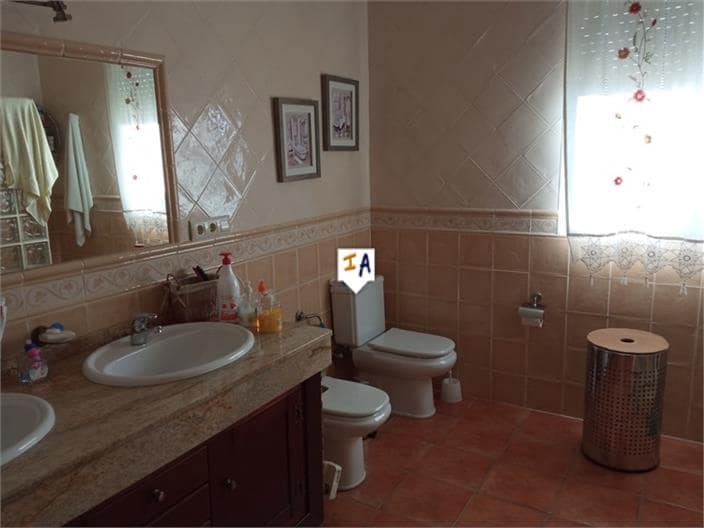 9 soveværelse Byhus til salg i Moraleda de Zafayona med garage - € 175.000 (Ref: 6639551)