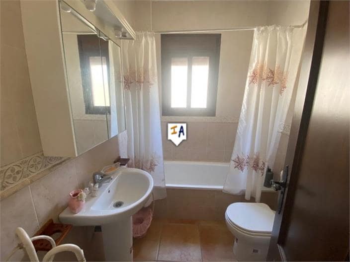 4 soveværelse Byhus til salg i Comares med garage - € 240.000 (Ref: 6673640)