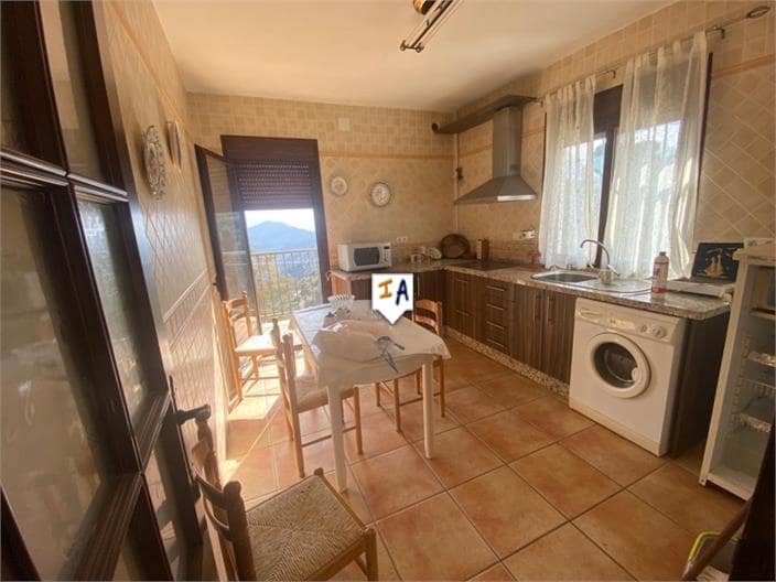 4 soveværelse Byhus til salg i Comares med garage - € 240.000 (Ref: 6673640)