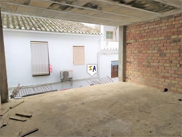 Hus til salgs i Iznájar med garasje - € 119 900 (Ref: 6703648)