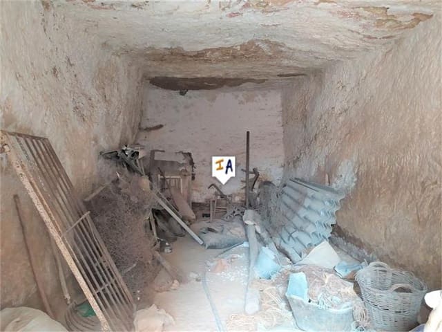 Hus til salgs i Iznájar med garasje - € 119 900 (Ref: 6703648)