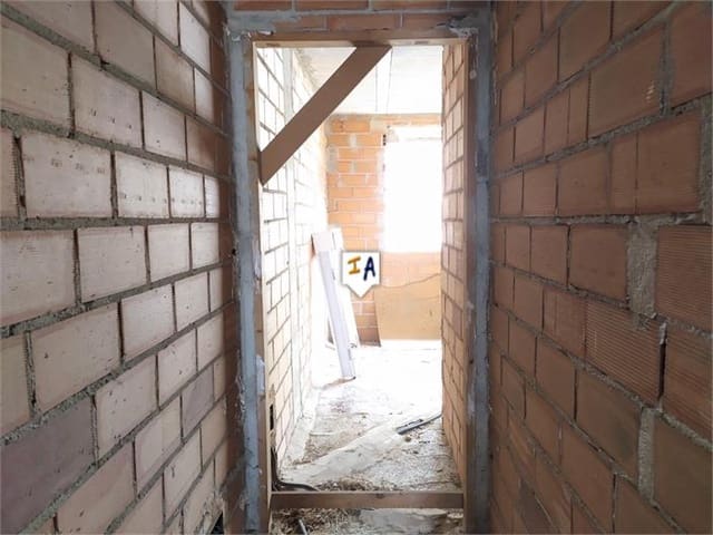 Hus til salgs i Iznájar med garasje - € 119 900 (Ref: 6703648)