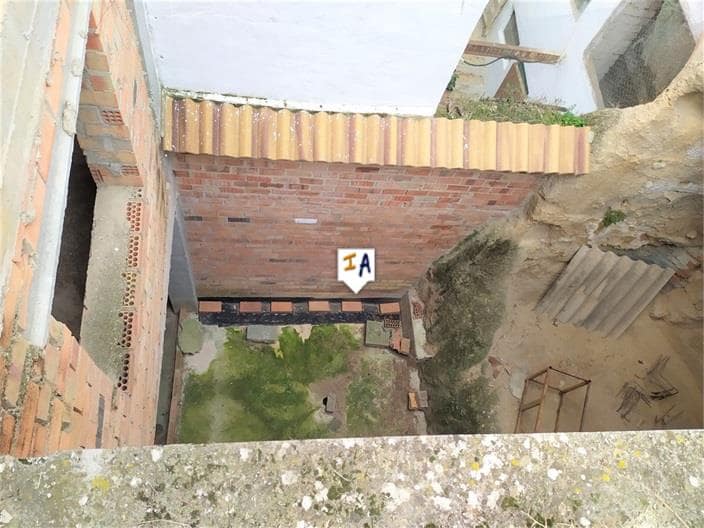 Dom na sprzedaż w Iznajar z garażem - 119 900 € (Ref: 6703648)