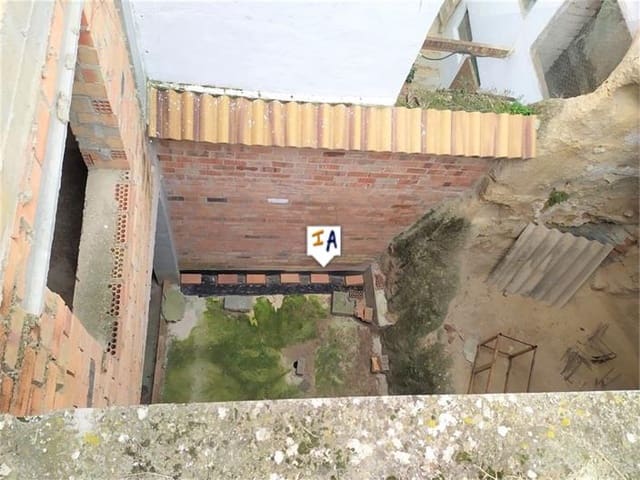 Hus til salgs i Iznájar med garasje - € 119 900 (Ref: 6703648)