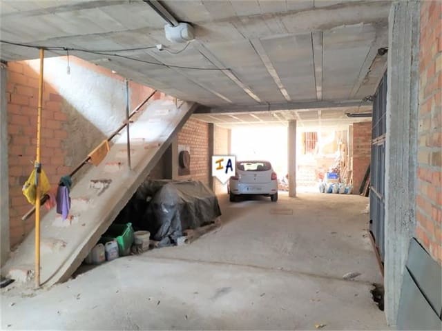 Hus til salgs i Iznájar med garasje - € 119 900 (Ref: 6703648)