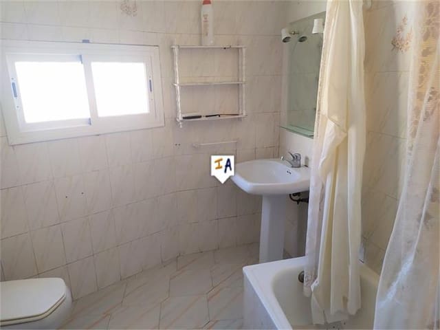 6 soverom Hus til salgs i Iznájar - € 160 000 (Ref: 6758200)