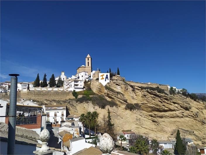 6 soveværelse Byhus til salg i Iznajar - € 160.000 (Ref: 6758200)