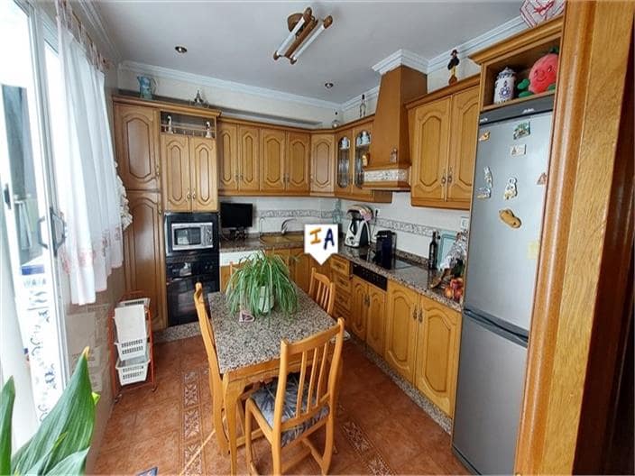 3 soveværelse Byhus til salg i Castillo de Locubin med garage - € 103.000 (Ref: 7081734)