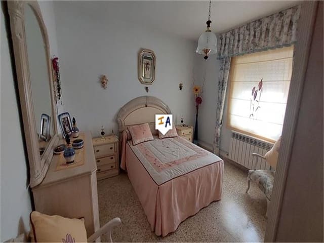 3 soverom Hus til salgs i Castillo de Locubín med garasje - € 103 000 (Ref: 7081734)