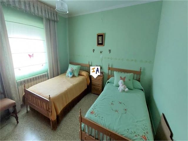 3 soverom Hus til salgs i Castillo de Locubín med garasje - € 103 000 (Ref: 7081734)