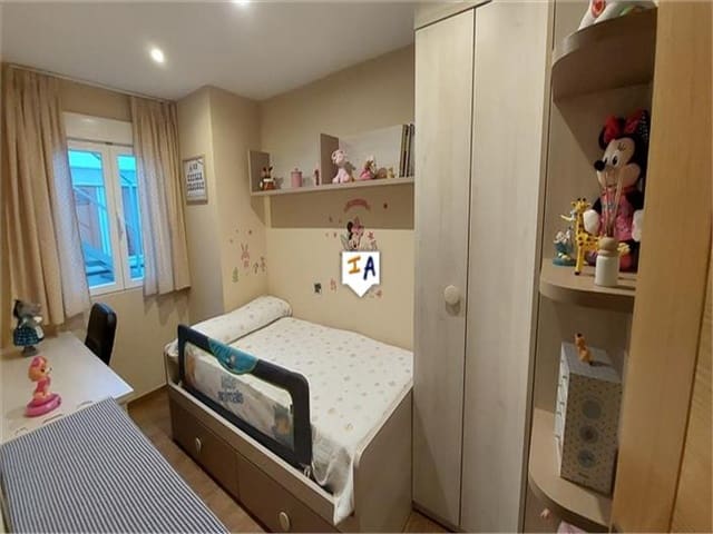 Casa de 6 habitaciones en Castillo de Locubín en venta - 86.000 € (Ref: 7316163)