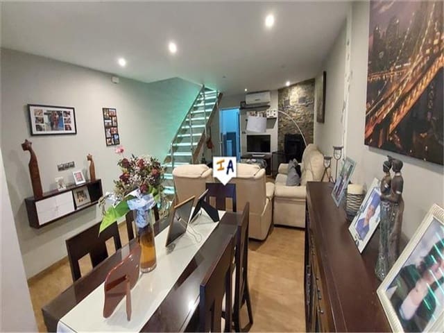 Casa de 6 habitaciones en Castillo de Locubín en venta - 86.000 € (Ref: 7316163)