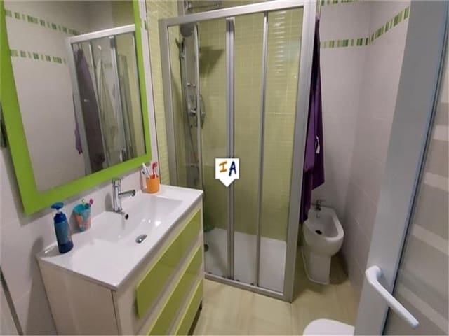 Casa de 6 habitaciones en Castillo de Locubín en venta - 86.000 € (Ref: 7316163)