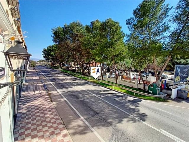 8 bedroom Commercial for sale in Luque - € 171,900 (Ref: 7375855)