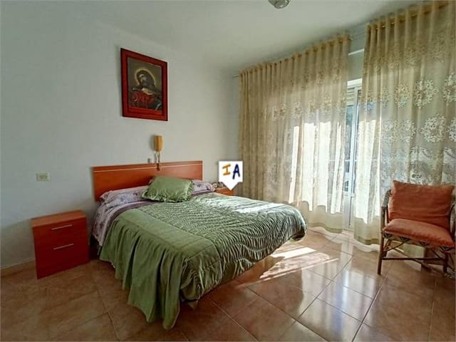 8 bedroom Commercial for sale in Luque - € 171,900 (Ref: 7375855)