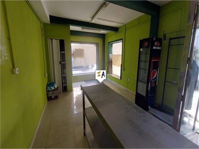 4 bedroom Commercial for sale in Alcalá la Real with garage - € 180,000 (Ref: 7466973)