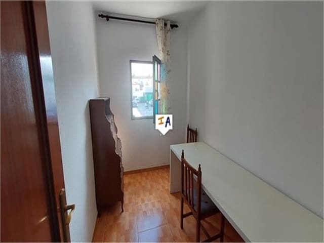 4 bedroom Commercial for sale in Alcalá la Real with garage - € 180,000 (Ref: 7466973)