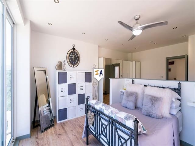 6 slaapkamer Villa te koop in Iznájar met zwembad garage - € 845.000 (Ref: 7558320)