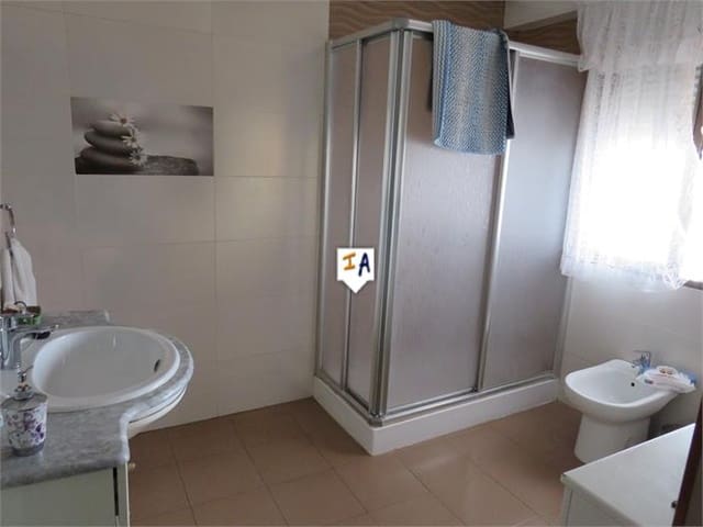 3 bedroom Commercial for sale in Martos - € 145,000 (Ref: 7565129)