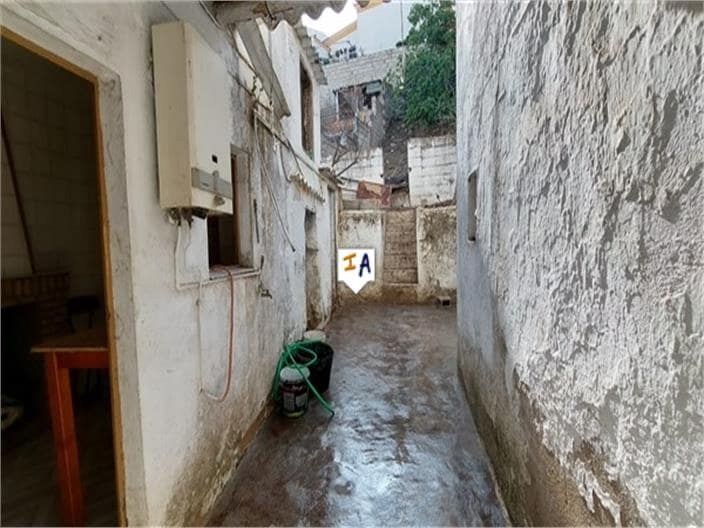 4 bedroom Townhouse for sale in Luque with garage - € 45,000 (Ref: 7593595)