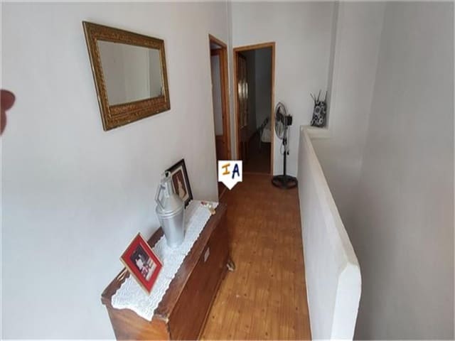 4 slaapkamer Huis te koop in Ventas del Carrizal, Castillo de Locubín met garage - € 57.000 (Ref: 7646767)