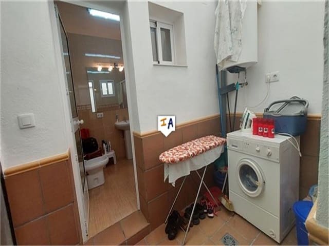 4 slaapkamer Huis te koop in Ventas del Carrizal, Castillo de Locubín met garage - € 57.000 (Ref: 7646767)