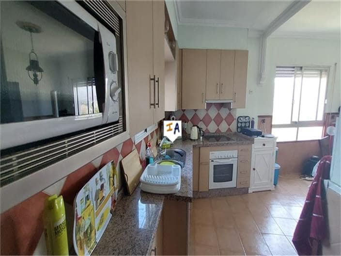 4 soveværelse Byhus til salg i Castillo de Locubin med garage - € 75.000 (Ref: 7708267)