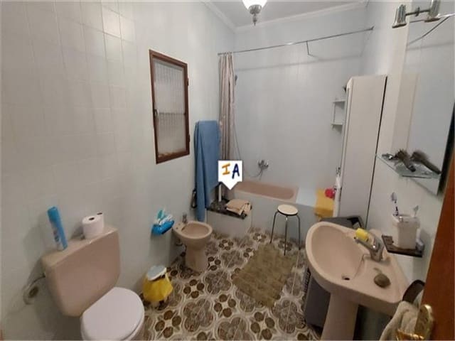 4 soverom Hus til salgs i Castillo de Locubín med garasje - € 75 000 (Ref: 7708267)