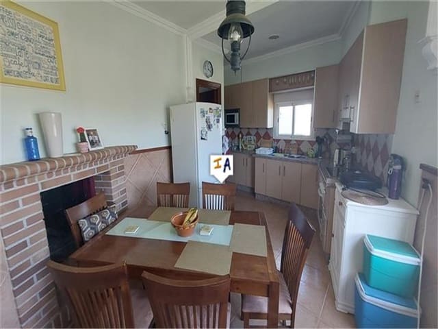 4 soverom Hus til salgs i Castillo de Locubín med garasje - € 75 000 (Ref: 7708267)