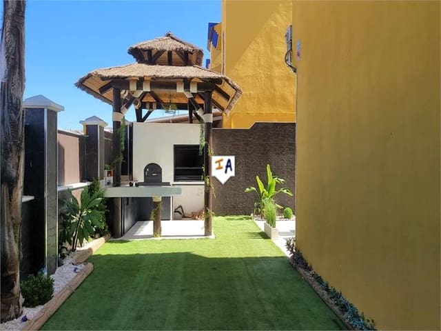 3 soveværelse Byhus til salg i Sierra de Yeguas med swimmingpool - € 215.000 (Ref: 7724660)