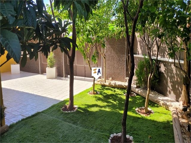 3 soveværelse Byhus til salg i Sierra de Yeguas med swimmingpool - € 215.000 (Ref: 7724660)