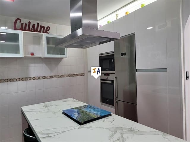 3 soveværelse Byhus til salg i Sierra de Yeguas med swimmingpool - € 215.000 (Ref: 7724660)