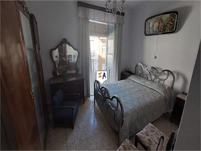 5 soveværelse Byhus til salg i Castillo de Locubin med garage - € 59.000 (Ref: 7734847)