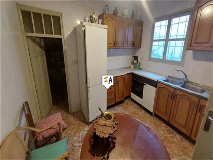 5 soveværelse Byhus til salg i Castillo de Locubin med garage - € 59.000 (Ref: 7734847)