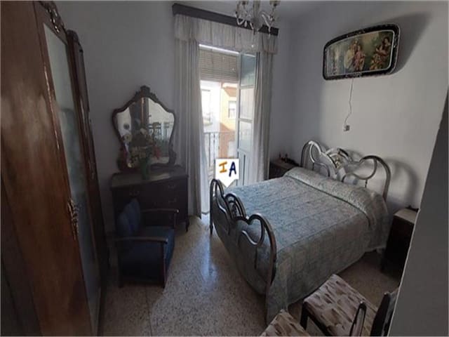 5 soveværelse Byhus til salg i Castillo de Locubín med garage - € 59.000 (Ref: 7734847)