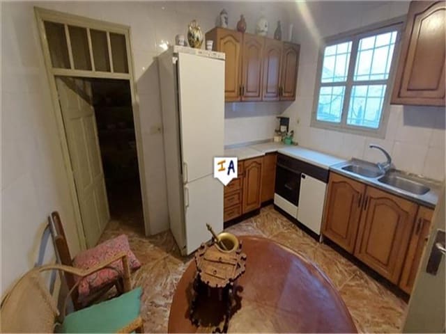 5 soveværelse Byhus til salg i Castillo de Locubín med garage - € 59.000 (Ref: 7734847)