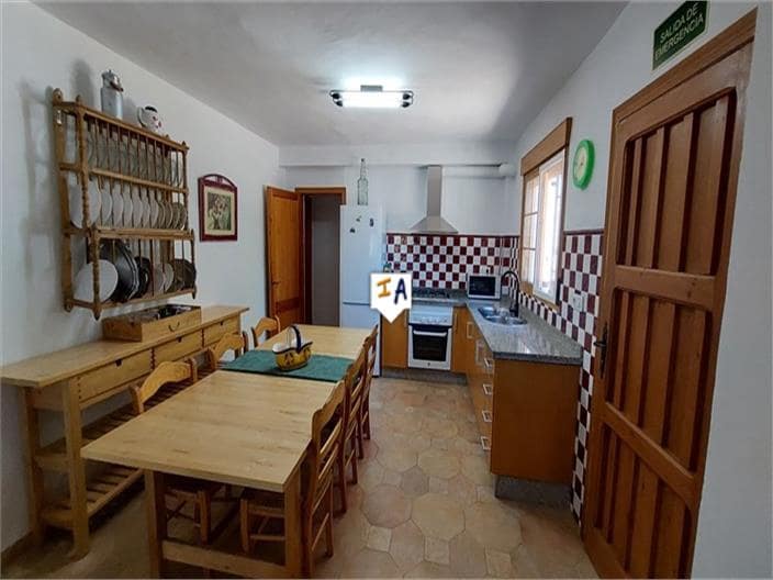 6 soveværelse Finca/Landehus til salg i Iznajar med swimmingpool garage - € 365.000 (Ref: 7837200)