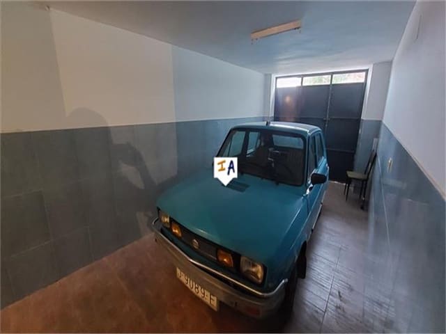 4 slaapkamer Huis te koop in Castillo de Locubín met garage - € 60.000 (Ref: 7873492)