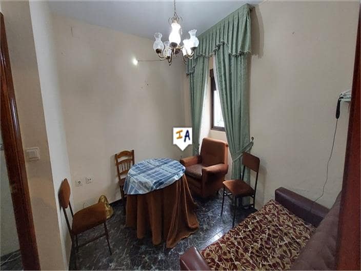 4 bedroom Townhouse for sale in Castillo de Locubin with garage - € 60,000 (Ref: 7873492)