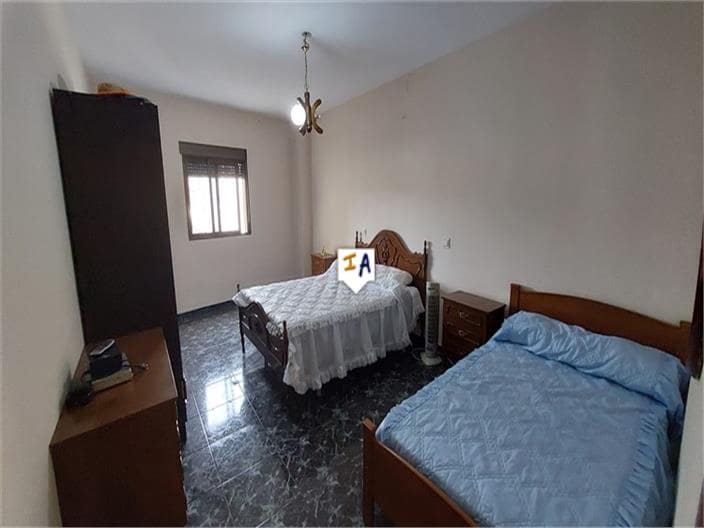 4 bedroom Townhouse for sale in Castillo de Locubin with garage - € 60,000 (Ref: 7873492)