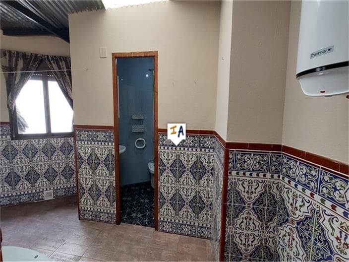 4 bedroom Townhouse for sale in Castillo de Locubin with garage - € 60,000 (Ref: 7873492)