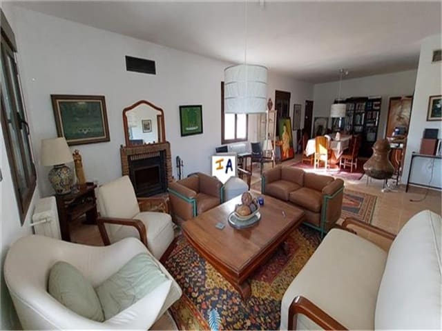 6 soveværelse Finca/Landehus til salg i Almedinilla med swimmingpool garage - € 930.000 (Ref: 7889540)