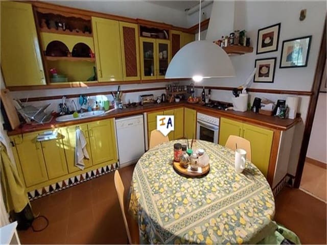 6 soveværelse Finca/Landehus til salg i Almedinilla med swimmingpool garage - € 930.000 (Ref: 7889540)