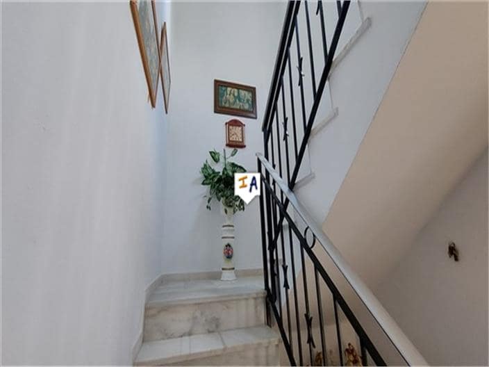 4 soveværelse Finca/Landehus til salg i Iznajar med swimmingpool garage - € 139.000 (Ref: 7904262)