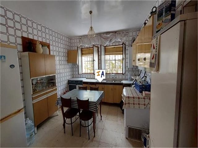 4 slaapkamer Finca/Landhuis te koop in Iznájar met zwembad garage - € 139.000 (Ref: 7904262)